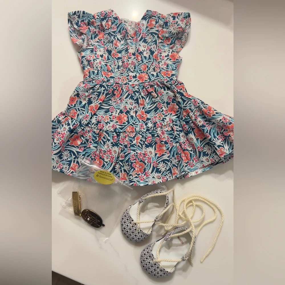 American Girl, Nanea’s School Outfit, RETIRED, Complete Set in Original Box, HTF - Picture 3 of 9